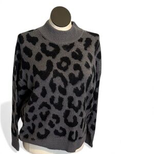 Aqua Curve Woman’s Leopard Print Gray Plus Sweater Size 1X
